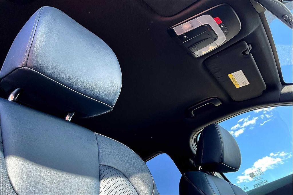 used 2023 Kia Sorento Hybrid car, priced at $26,999