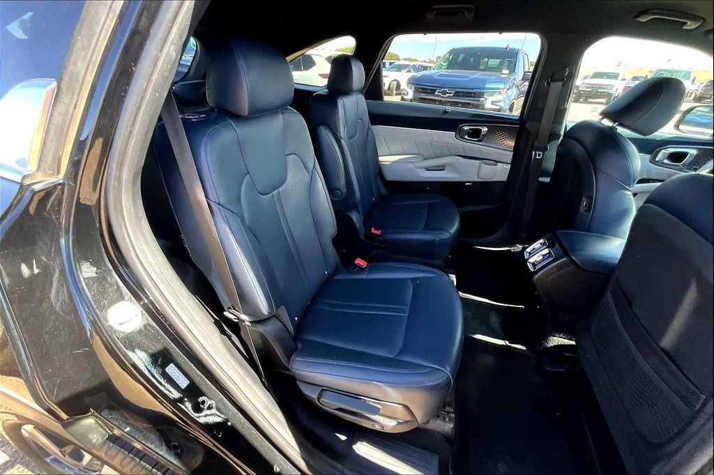 used 2023 Kia Sorento Hybrid car, priced at $26,999