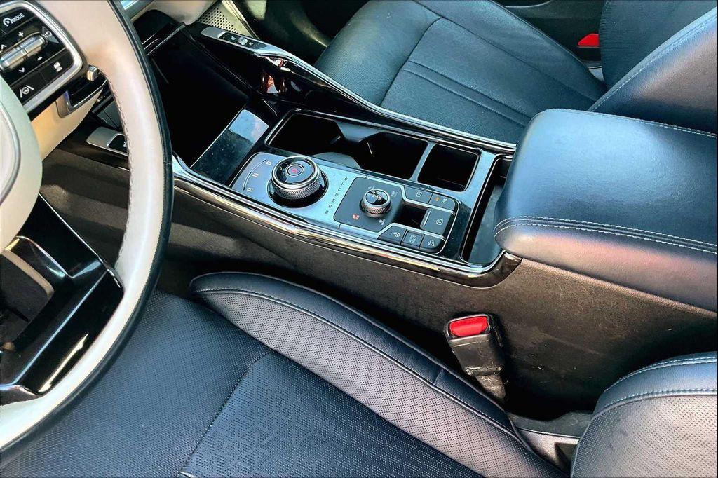 used 2023 Kia Sorento Hybrid car, priced at $26,999