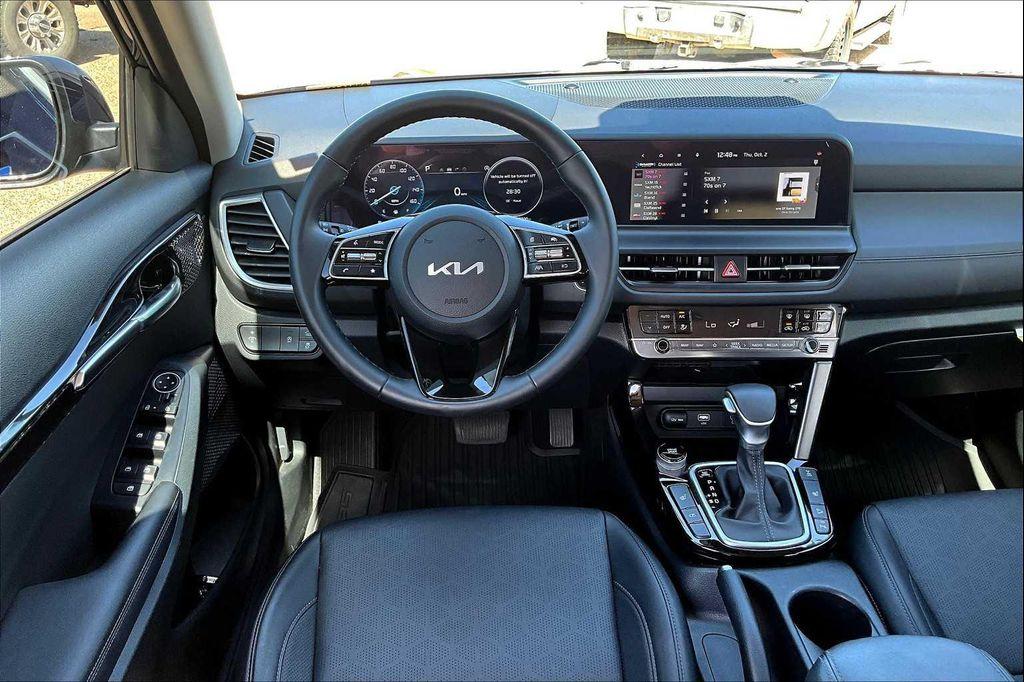used 2025 Kia Seltos car, priced at $26,999