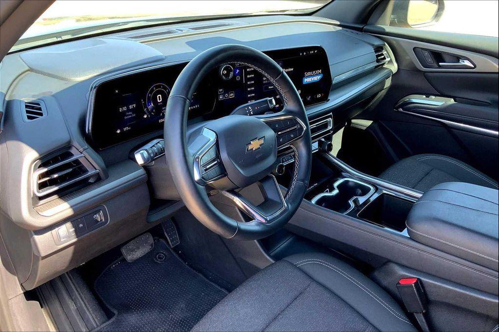 used 2025 Chevrolet Traverse car, priced at $36,995