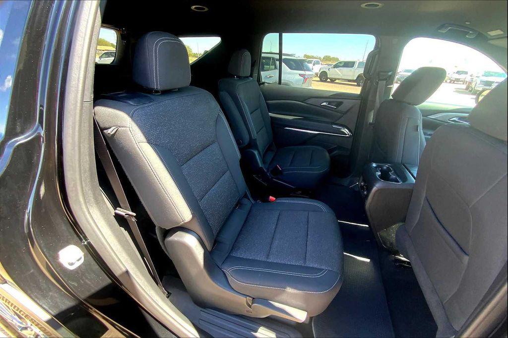 used 2025 Chevrolet Traverse car, priced at $36,995