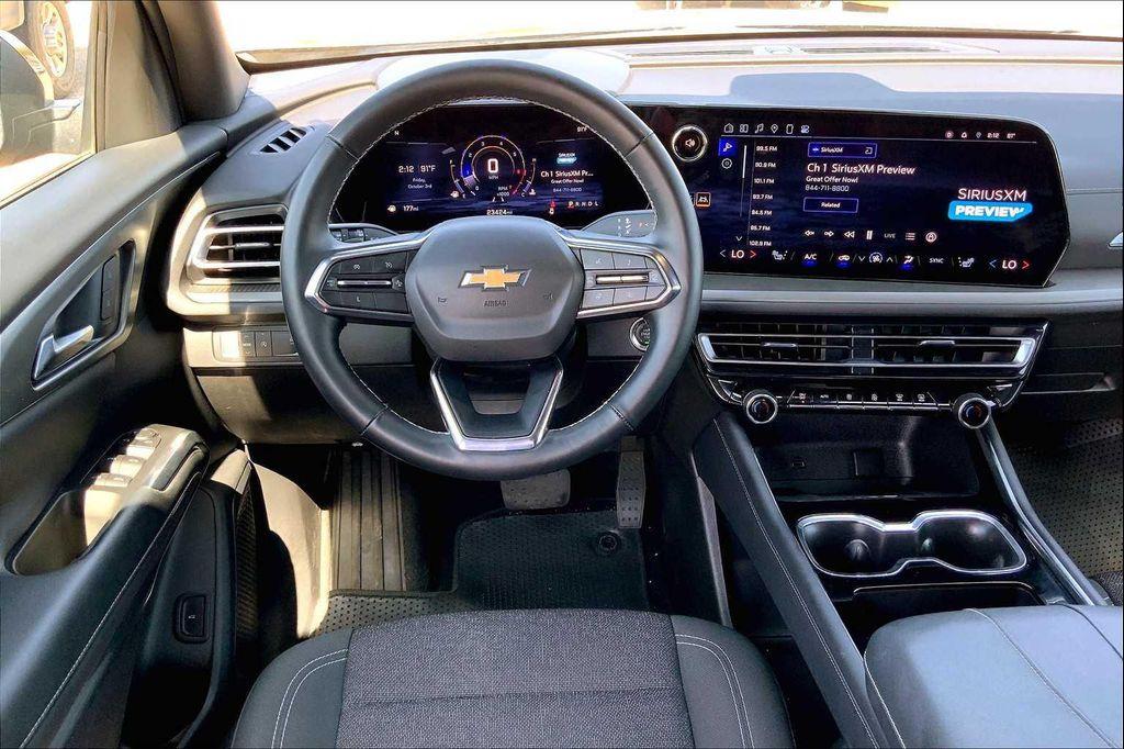 used 2025 Chevrolet Traverse car, priced at $36,995