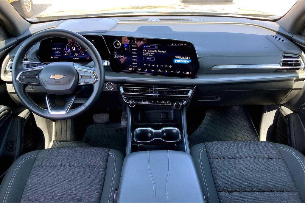 used 2025 Chevrolet Traverse car, priced at $36,995