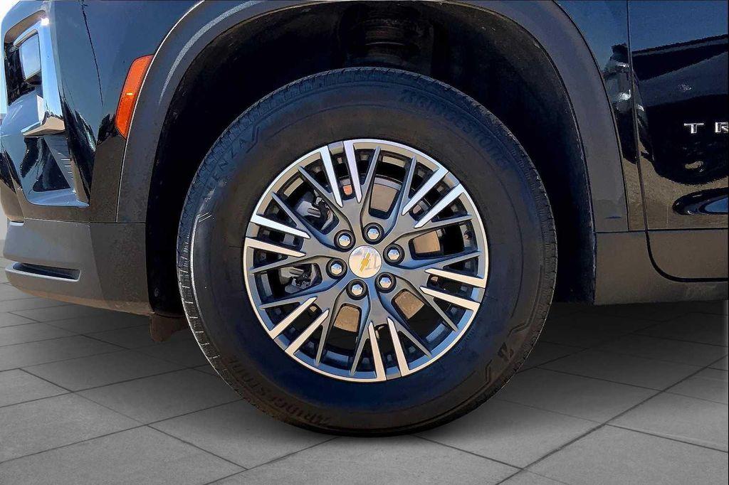 used 2025 Chevrolet Traverse car, priced at $36,995