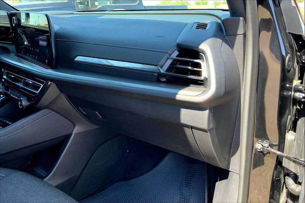 used 2025 Chevrolet Traverse car, priced at $36,995