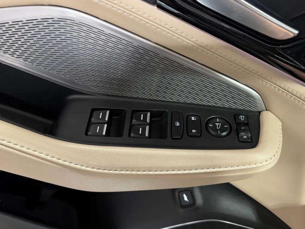 used 2022 Acura MDX car, priced at $32,415