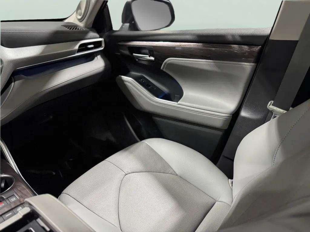 used 2021 Toyota Highlander car, priced at $44,998