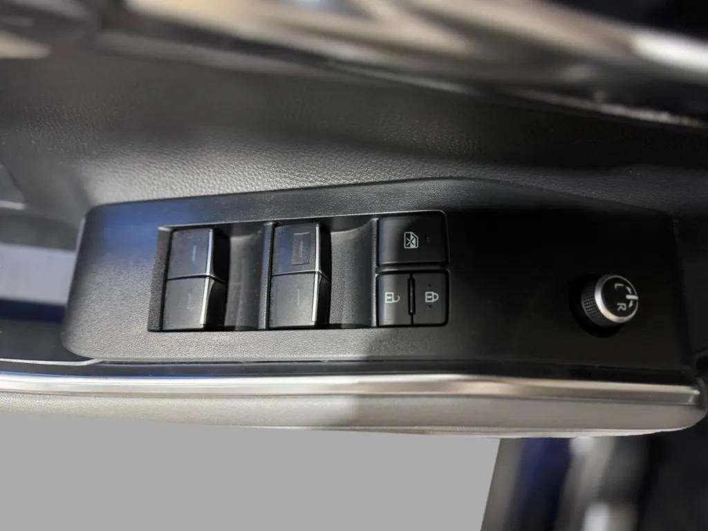 used 2021 Toyota Highlander car, priced at $44,998