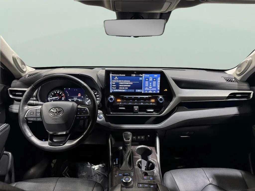 used 2021 Toyota Highlander car, priced at $40,995