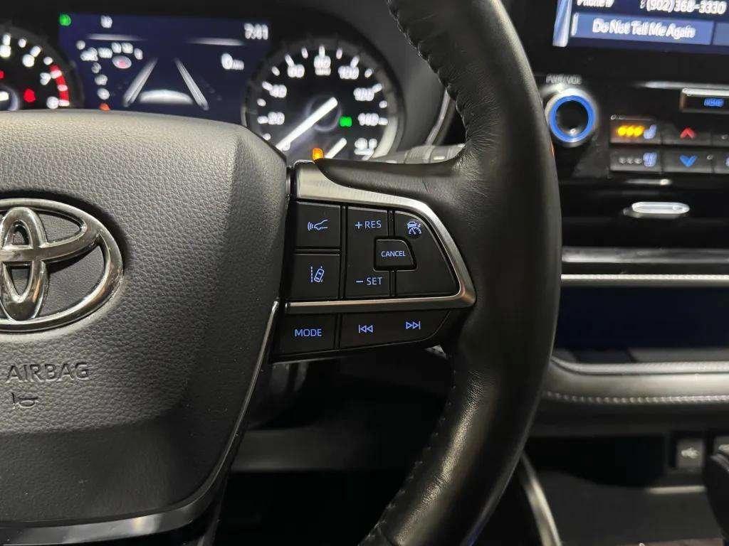 used 2021 Toyota Highlander car, priced at $40,995