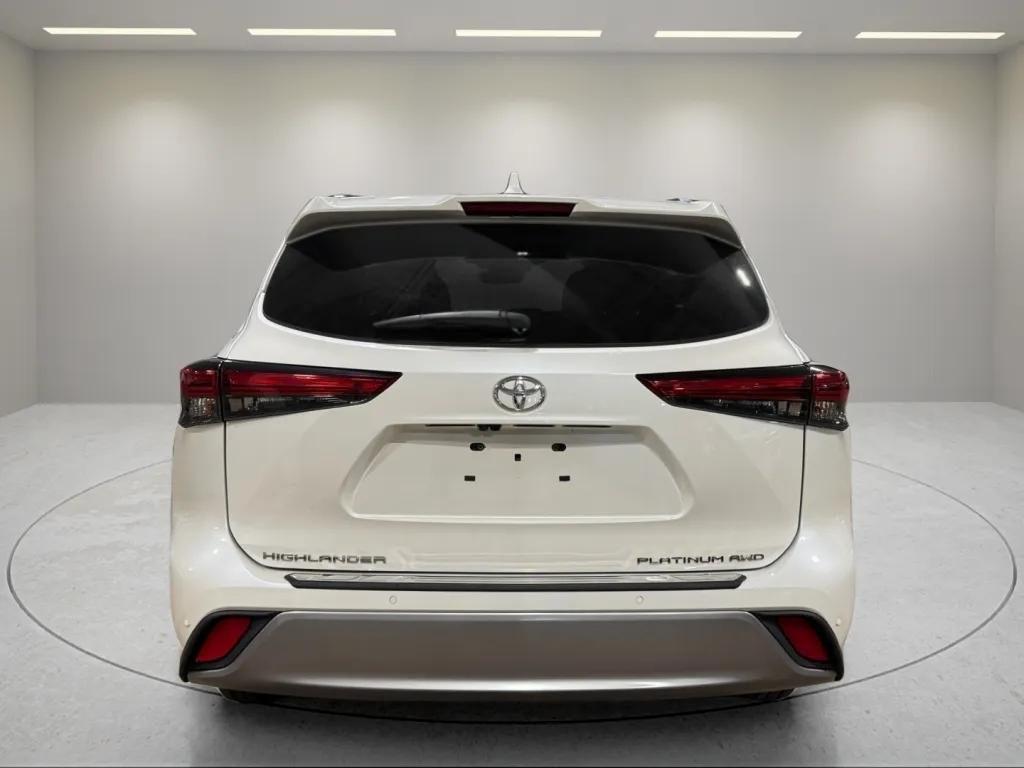 used 2021 Toyota Highlander car, priced at $40,995