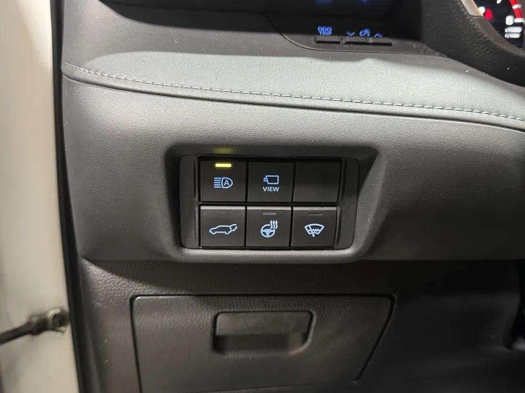 used 2021 Toyota Highlander car, priced at $40,995