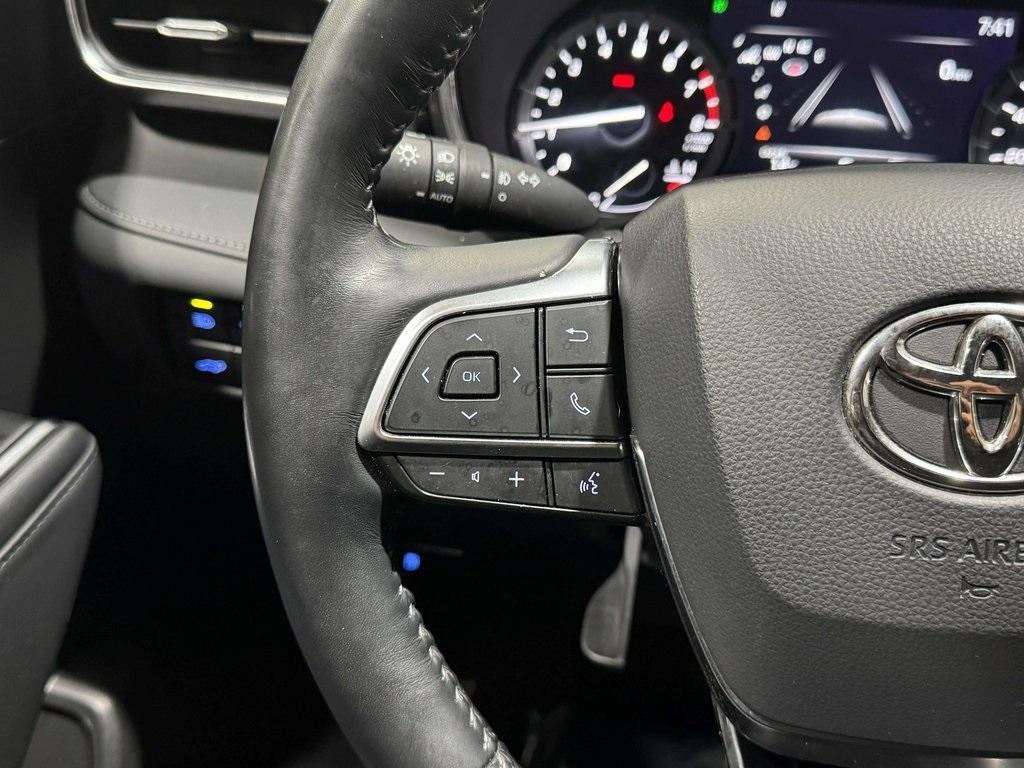 used 2021 Toyota Highlander car, priced at $40,995