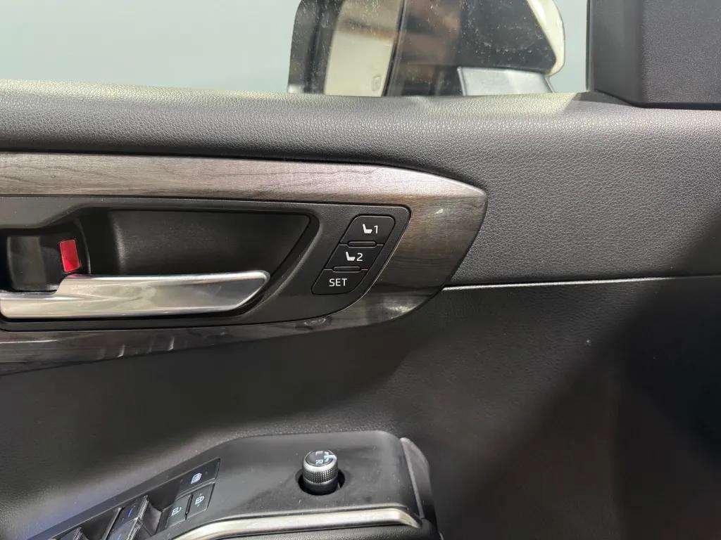 used 2021 Toyota Highlander car, priced at $40,995