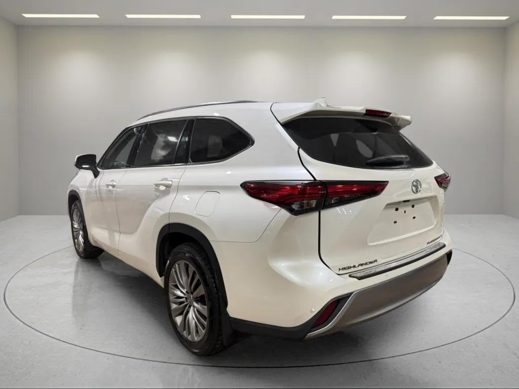 used 2021 Toyota Highlander car, priced at $40,995