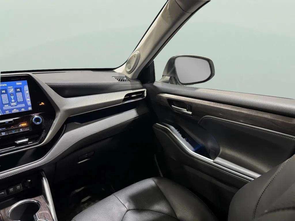 used 2021 Toyota Highlander car, priced at $40,995