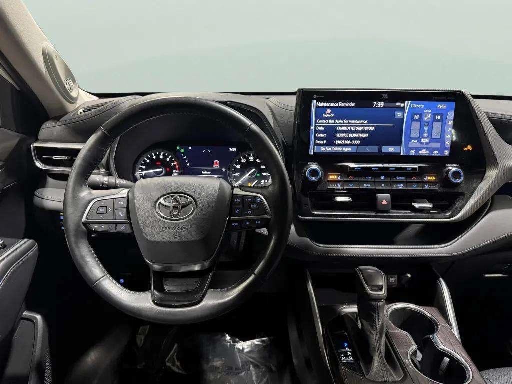 used 2021 Toyota Highlander car, priced at $40,995