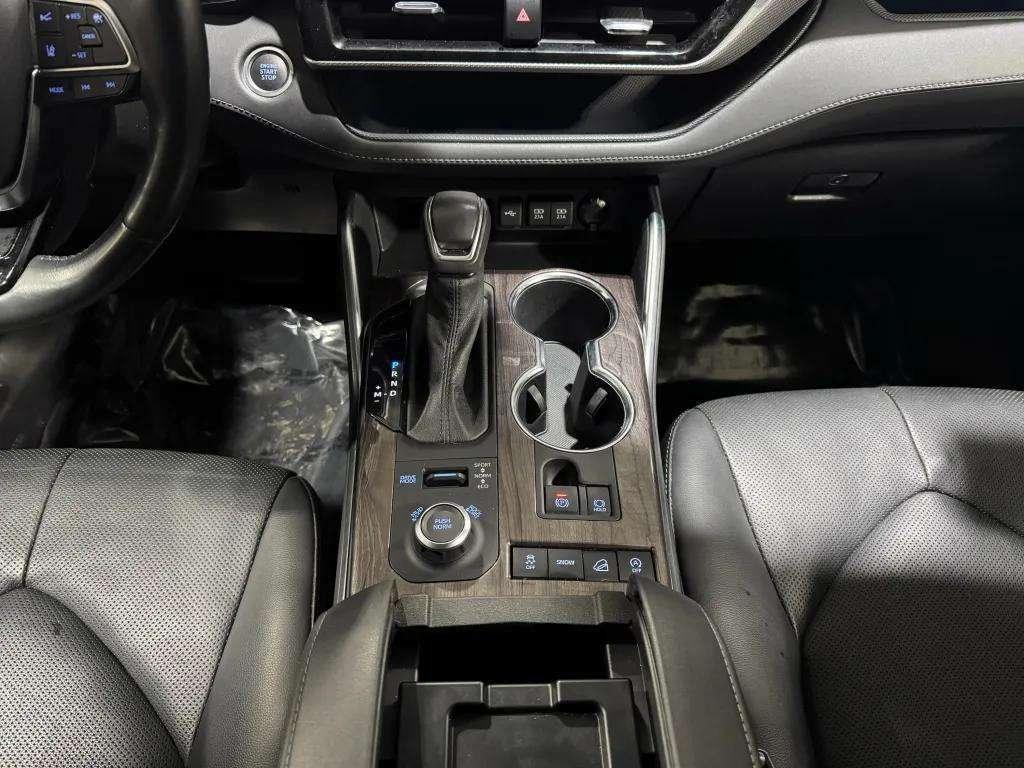 used 2021 Toyota Highlander car, priced at $40,995
