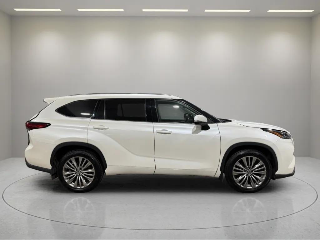 used 2021 Toyota Highlander car, priced at $40,995