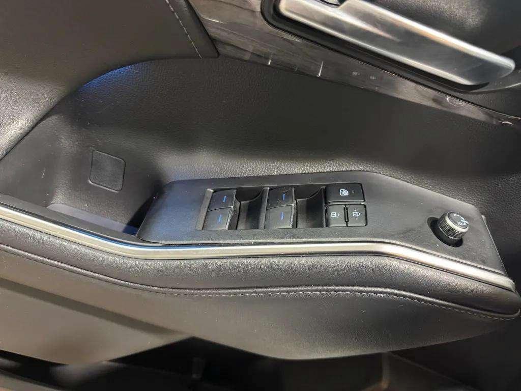 used 2021 Toyota Highlander car, priced at $40,995