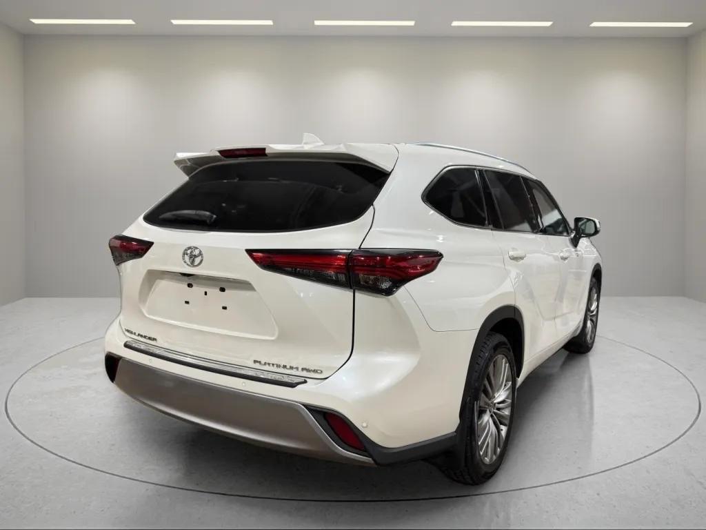 used 2021 Toyota Highlander car, priced at $40,995