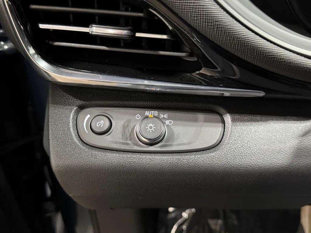 used 2025 Buick Envista car, priced at $26,400