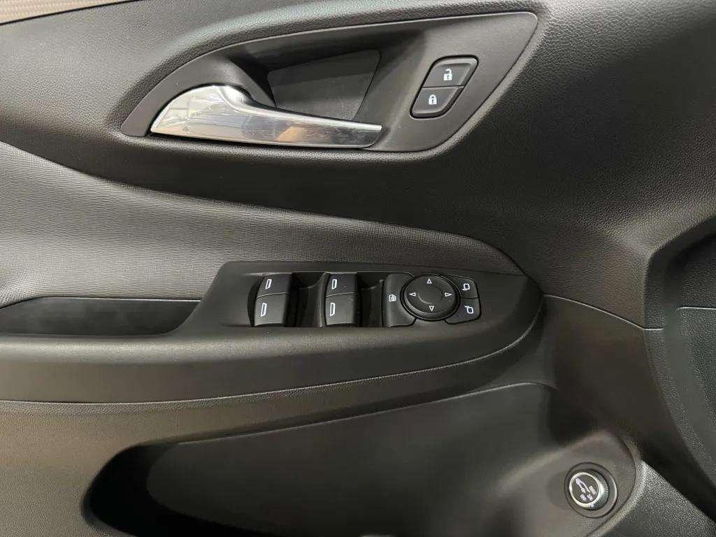 used 2025 Buick Envista car, priced at $26,400