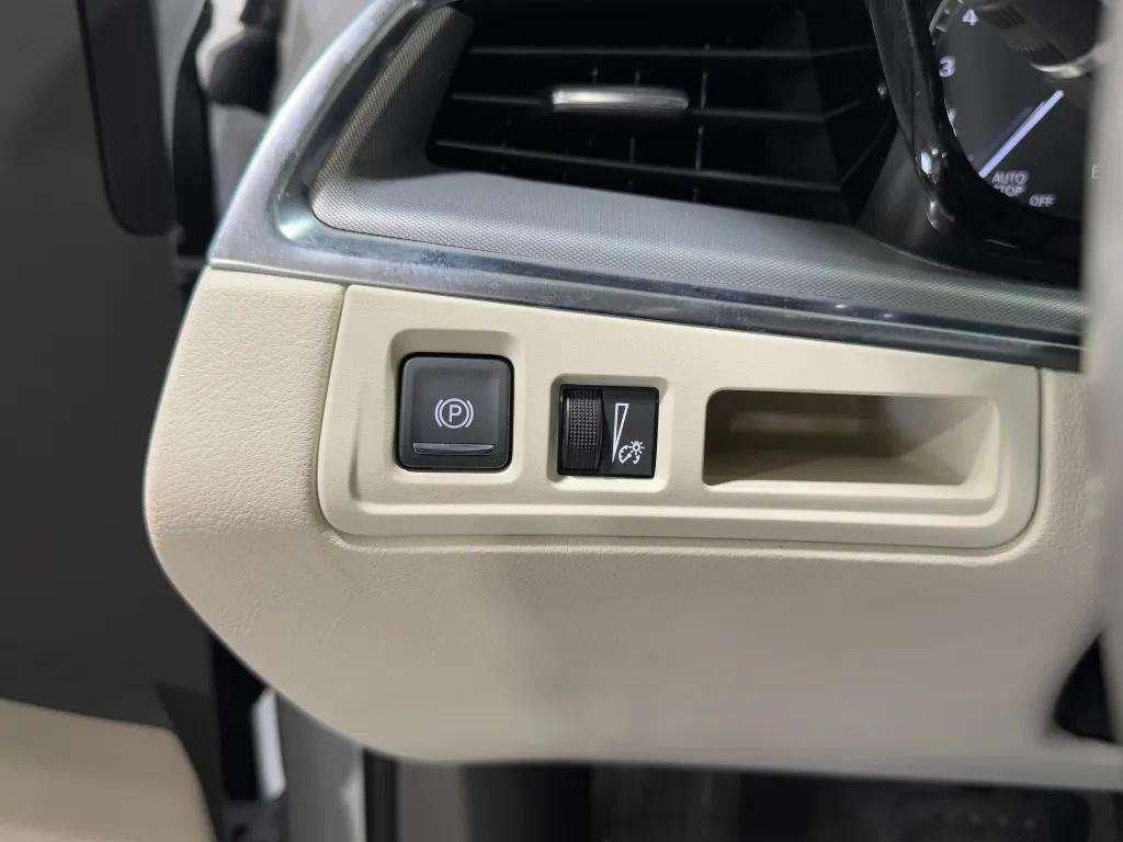 used 2021 Cadillac XT5 car, priced at $26,981