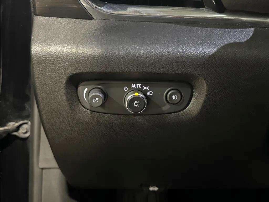 used 2021 Chevrolet Traverse car, priced at $33,998