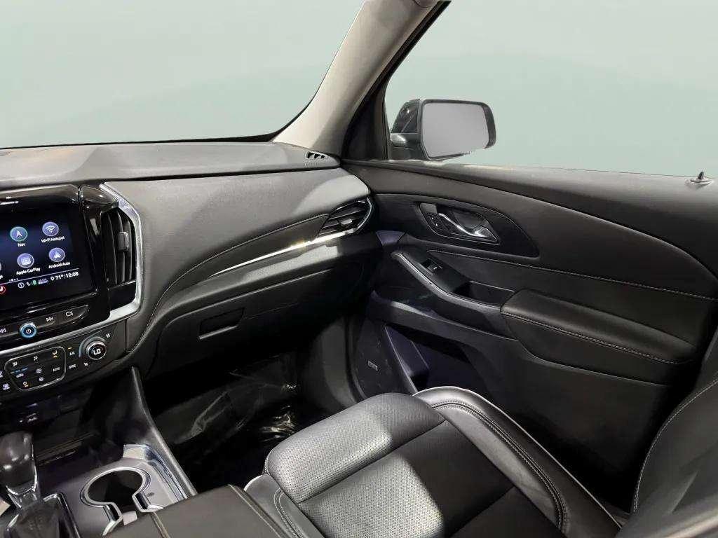 used 2021 Chevrolet Traverse car, priced at $33,381