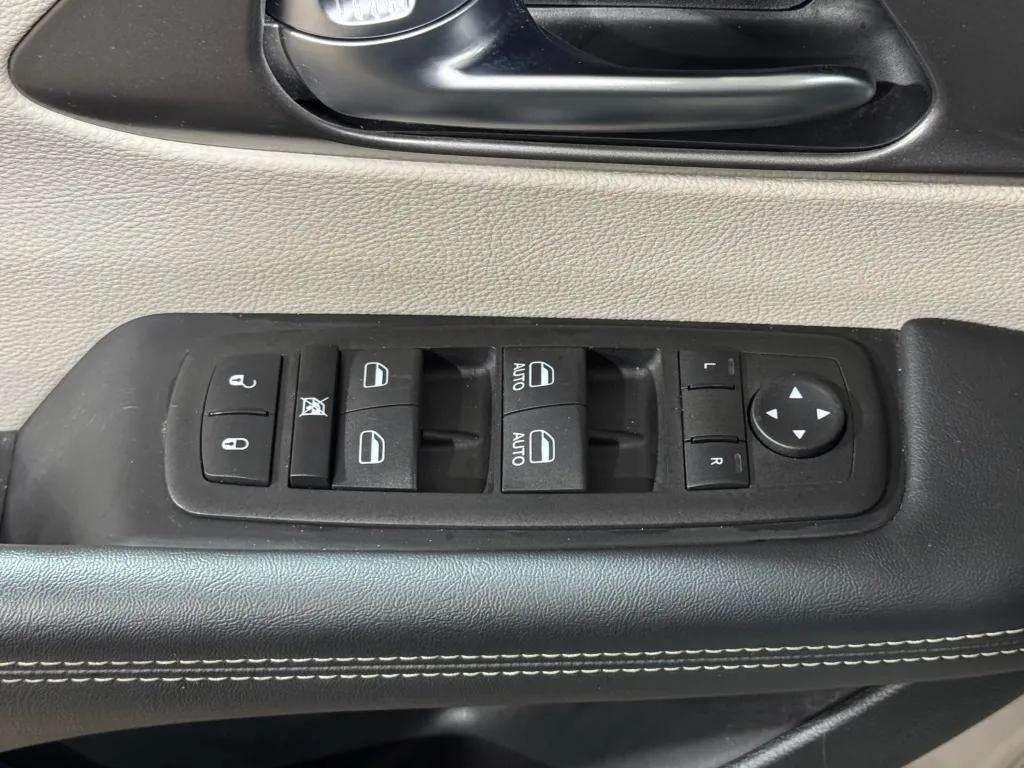 used 2023 Chrysler Pacifica car, priced at $31,998
