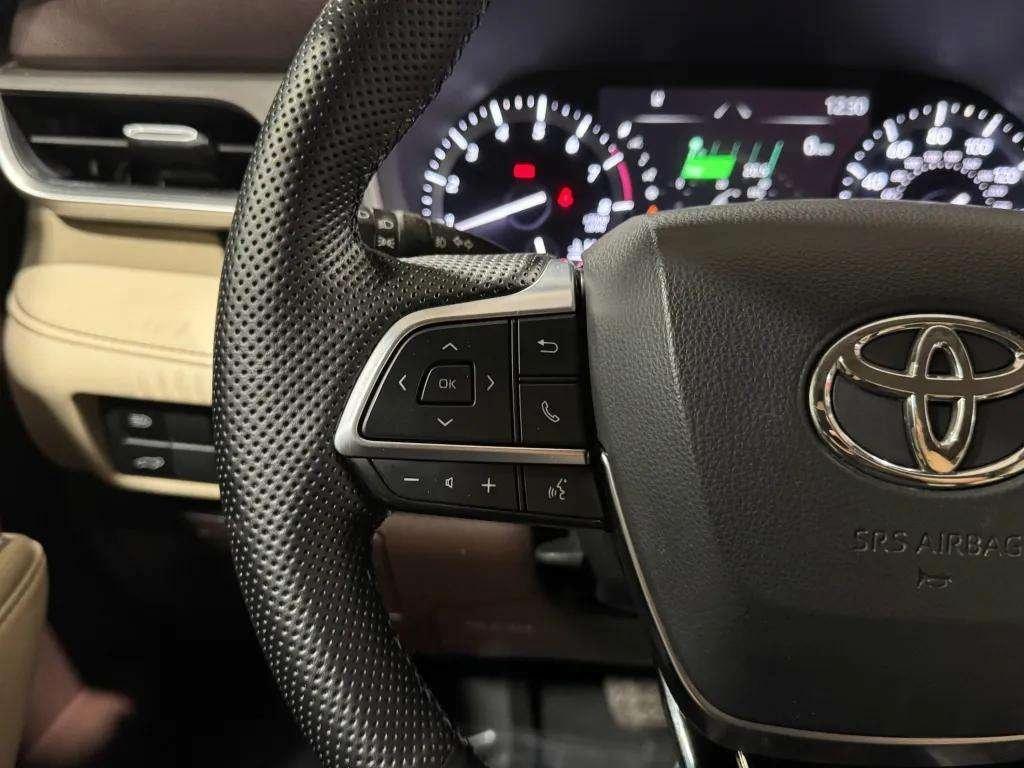 used 2020 Toyota Highlander car, priced at $24,607