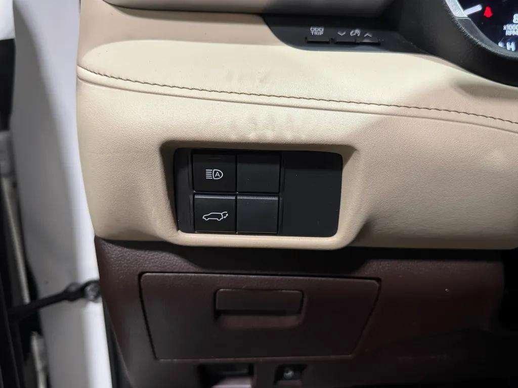 used 2020 Toyota Highlander car, priced at $24,607