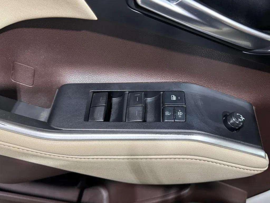 used 2020 Toyota Highlander car, priced at $24,607