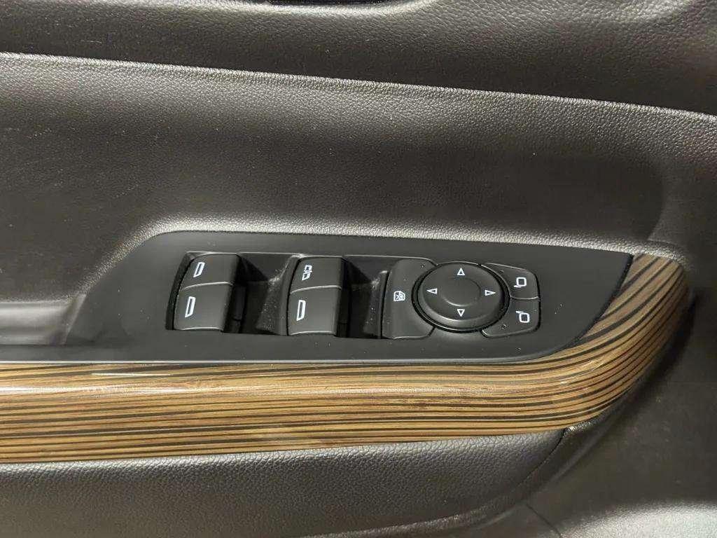 used 2022 GMC Acadia car, priced at $30,998