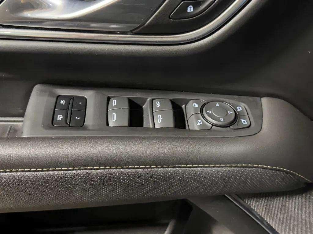 used 2023 GMC Yukon car, priced at $58,599