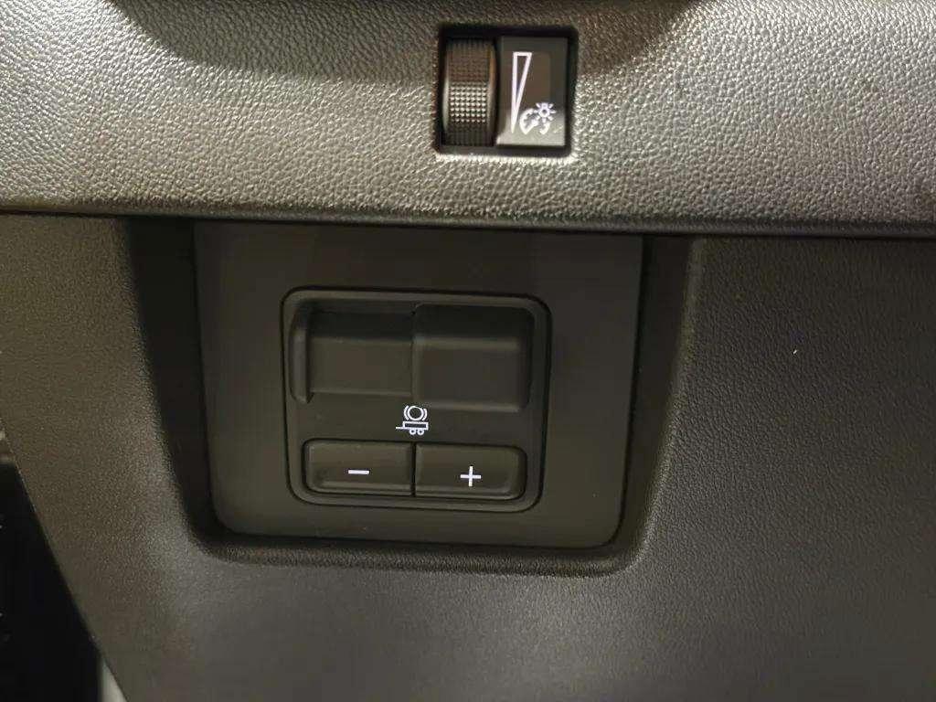 used 2024 GMC Canyon car, priced at $50,776