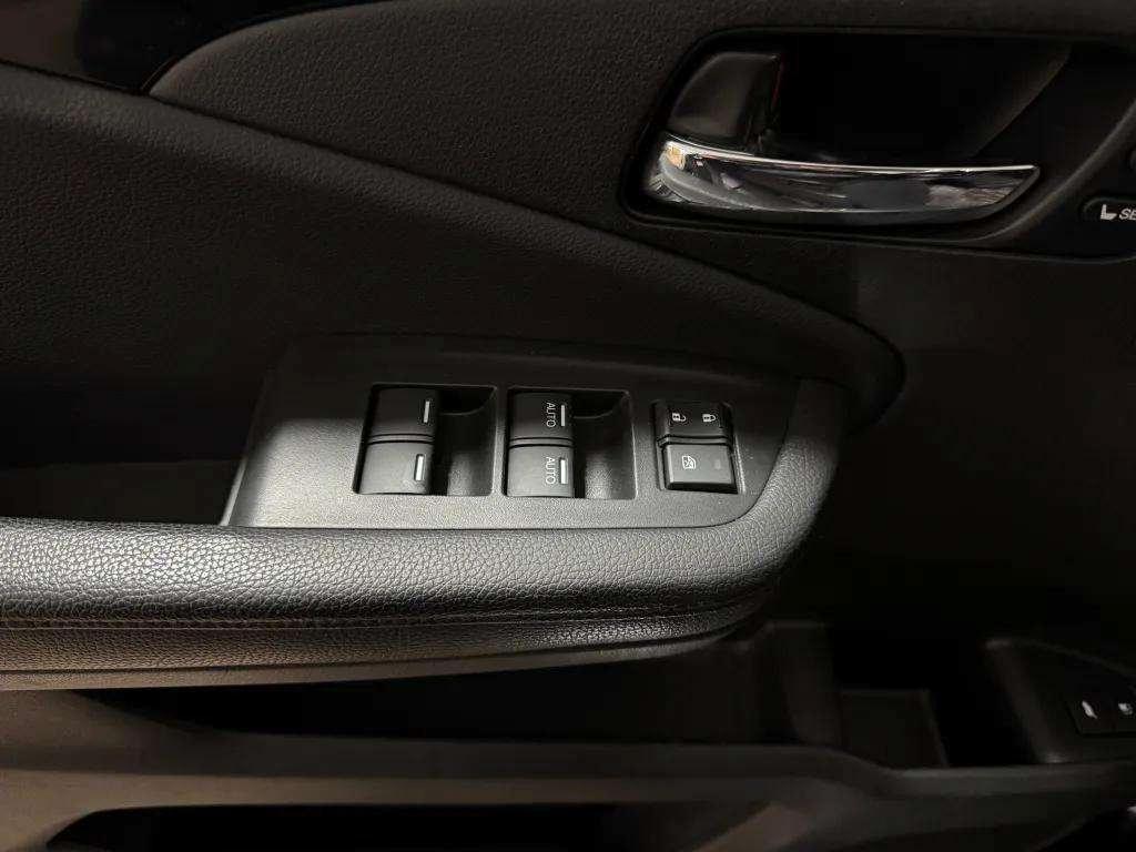 used 2020 Honda Pilot car, priced at $29,995