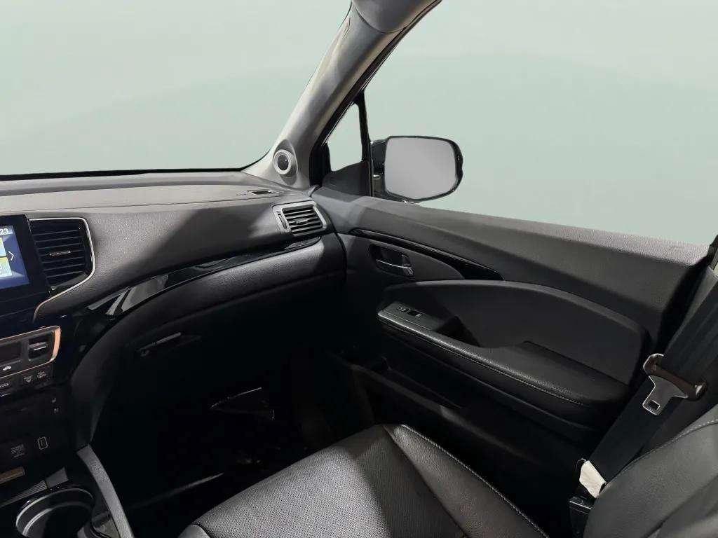 used 2020 Honda Pilot car, priced at $29,995