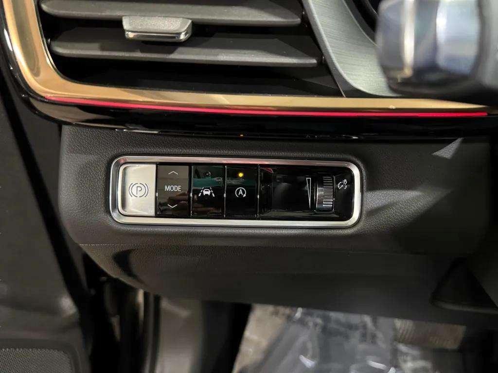 used 2025 Buick Envision car, priced at $42,595