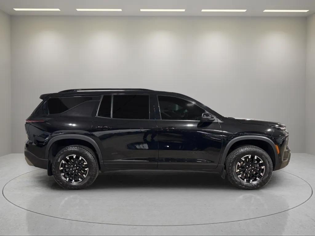 used 2024 Chevrolet Traverse car, priced at $45,198