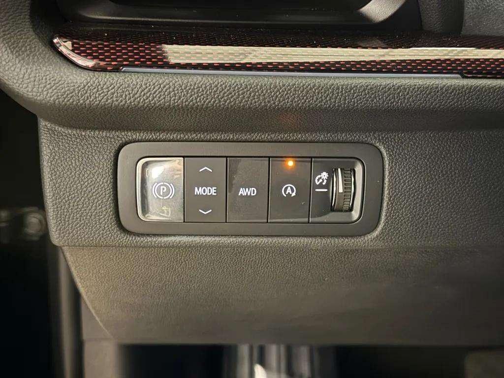 used 2024 Chevrolet Traverse car, priced at $45,198