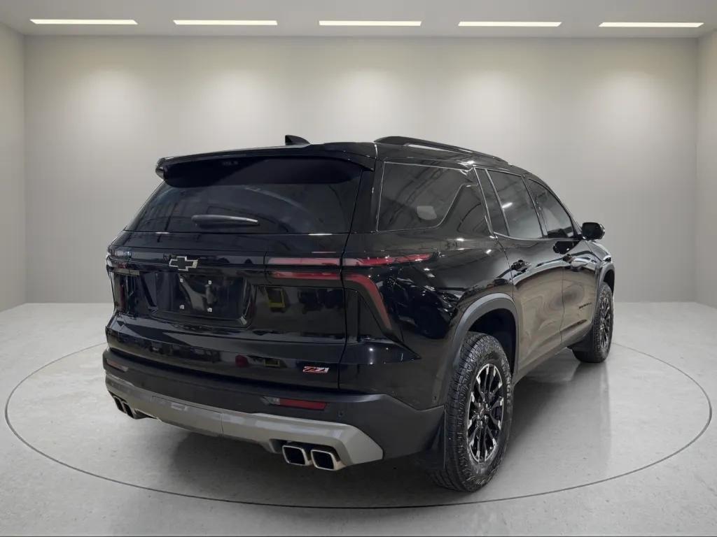 used 2024 Chevrolet Traverse car, priced at $45,198