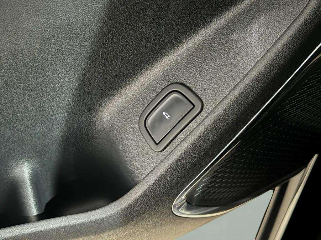 used 2024 Chevrolet Traverse car, priced at $45,198