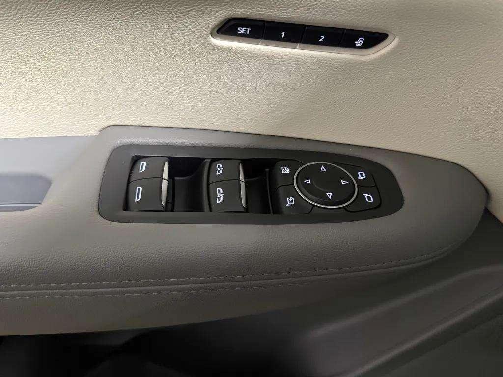 used 2020 Cadillac XT6 car, priced at $32,681