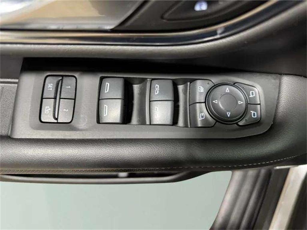 used 2022 GMC Yukon car, priced at $42,686