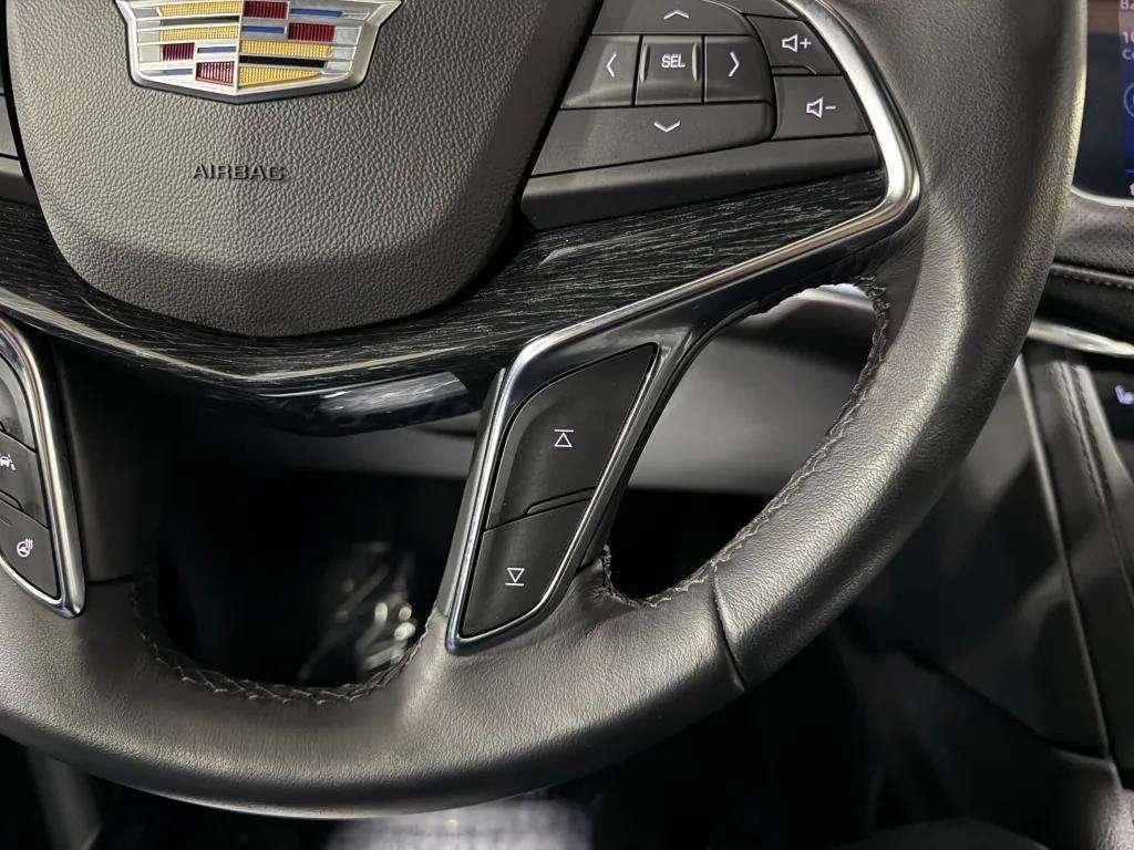 used 2023 Cadillac XT5 car, priced at $37,998