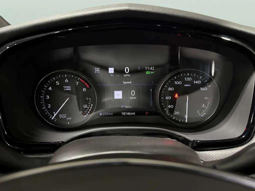 used 2023 Cadillac XT5 car, priced at $37,998