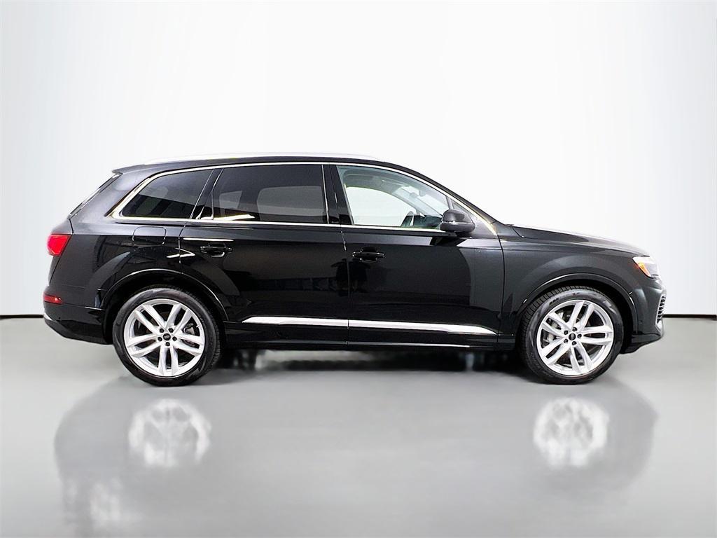 new 2025 Audi Q7 car, priced at $69,372
